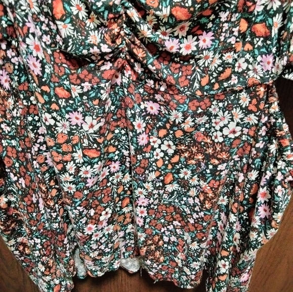Torrid Floral Cinch Cut Out Top - Picture 5 of 8